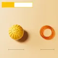Grote duurzame hondenspeelgoedset met een gele massieve bal en een oranje stekelige ring - Massieve Bal en Doornring Set / Groot (9.5CM Bal + 10CM Doornring)