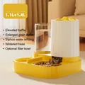 2-in-1 automatischer Futter- und Wasserspender in Gelb und Weiß, 1,1L+1,4L Kapazität - Große Kapazität / Mango Pomelo Sago