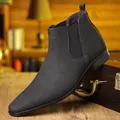 Vue latérale de bottines Chelsea en cuir mat noir pour hommes avec bout pointu - 39 / Bottines Chelsea (2205) / Noir