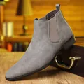 Vue détaillée d'une élégante bottine Chelsea grise en cuir mat avec panneau élastique - 39 / Bottines Chelsea (2205) / Gris