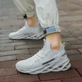 Détail de vue latérale de baskets blade blanches en flyknit avec semelle amortissante creuse - 36 / Blanc