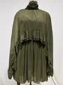 Gedetailleerd overzicht van een olijfgroene tweedelige chiffon jurk met ruches en transparante stof - S / Boven- En Onderstuk / Legergroen