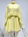 Elegante gele chiffon tweedelige jurk set met doorschijnende ruche cape en onderjurk - S / Boven- En Onderstuk / Teder Geel