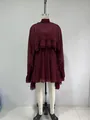 Eleganter burgunderroter zweiteiliger Chiffon-Kleid mit Unterkleid und Rüschen-Cape - S / Oberteil Und Unterteil / Burgunderrot