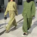 Detailansicht des Leinen-Sets für Damen mit Froschknopf-Top und Pluderhose in Grün - XS / Oberteil Und Unterteil / Matcha-Grün