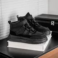 Sneaker alte nere alla moda da uomo con cinturini a strappo e finitura strutturata di tendenza - 39 / Nero
