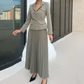 Elegante conjunto de blazer verde salvia con cinturón y falda larga plisada a juego - XS / Top Y Pantalón / Verde Militar