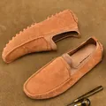 Mocassins en daim marron classique pour hommes avec semelle à picots en caoutchouc durable - 38 / Marron