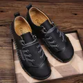 Zapatos casuales de cuero negro para hombre con costuras retro y detalles de cordones. - 40 / Negro