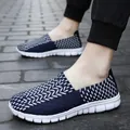 Scarpe casual intrecciate traspiranti con motivo blu e bianco per uomo e donna - Blu Scuro (SDF-6802)