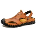 Atmungsaktive braune Herren-Strandsandalen aus Leder mit modischem Lochmuster - 38 / Hellbraun