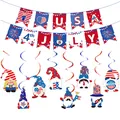 Patriotische Deko zum 4. Juli mit USA-Banner und hängenden Spiralen mit Gnomen-Motiven. - Unabhängigkeitstag Banner A und Gnom Wirbel