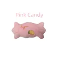 Gros plan sur un jouet sonore en peluche pour animaux en forme de bonbon rose brodé - Bonbon Broderie Citron / 17cmx8cm / Bonbon Rose