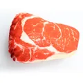 Realistisches Plüsch-Hundespielzeug in Steakform mit Quietscher für Spiel und Spaß - Schweinebauch Fleisch