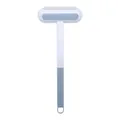 Brosse à manche long pour poils d'animaux en design minimaliste blanc et gris - Style à long manche / Bleu clair