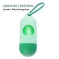 Distributore di sacchetti per deiezioni canine verde con un rotolo di sacchetti. - Include 1 Rotolo di Sacchetti / Verde Chiaro + Verde Scuro