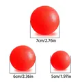 Massief rode rubberen hondenbal in maten 5cm, 6cm en 7cm voor interactief spelen en kauwen. - S / Rood Mat