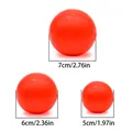 Duurzame massieve rode rubberen hondenballen in de maten 5cm, 6cm en 7cm voor spel - M / Rood Glanzend