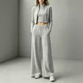 Survêtement chic gris 3 pièces avec veste courte et pantalon large pour femmes - S / Haut et Bas / Gris