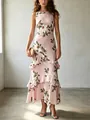 Elegante abito lungo floreale senza maniche con balze a balze per vacanza. - XS / Vestiti / Rosa
