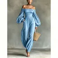 Eleganter blauer schulterfreier Plissee-Jumpsuit mit voluminösen Puffärmeln und Taillenband - S / Himmelblau