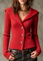 Elegante rode nauwsluitende gebreide cardigan met V-hals en gouden knopen. - S / Tops / Rood