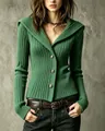Stijlvol aansluitend groen geribd gebreid vest met V-hals en lange mouwen voor dames. - S / Tops / Groen