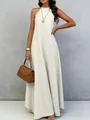 Vista detallada de un vestido largo sin mangas crema con textura arrugada y cuello halter - S / Vestidos / Albaricoque