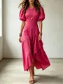 Detailansicht des asymmetrischen Rüschensaums an diesem eleganten pinkfarbenen Midikleid - Fuchsia