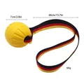 Palla da masticare in EVA gialla con cinturino resistente nei colori tedeschi per cani - Palla di Corda Colorata (Piccola) / Palla 7cm/Corda 40cm / Giallo con corda colorata