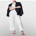 Schmal geschnittene weiße Schlaghose mit hoher Taille und elegantem Fall - M / Unterteile / Weiß/Verlängert