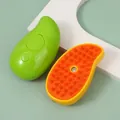 Spazzola ergonomica in silicone per peli di animali a forma di mango, verde e giallo - Spazzola Elettrica per la Cura Mango con Spray / Verde