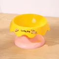 Erhöhter Futternapf in Dopamin-Gelb und Pink mit einer niedlichen Hunde-Illustration - Wellen-Stil / Plastikschüssel / Gelb