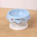 Erhöhter hellblauer Haustiernapf mit Lucky Dog Print und weißem Standfuß für Tiere - Wellen-Stil / Plastikschüssel / Blau