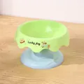 Pastellgrüner und blauer Futternapf mit niedlichen Lucky Dog Comic-Illustrationen. - Wellen-Stil / Plastikschüssel / Grün
