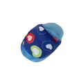Detailansicht von weichem Plüsch-Quietschspielzeug für Hunde mit bunten Herzmustern - Hausschuh / Blau