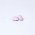 Zwei lavendelfarbene 12 mm Silikonlinsen-Abstandshalter für DIY-Schmuckherstellung - Hellviolett