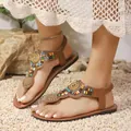 Sandales plates bohèmes avec perles colorées et motifs tribaux pour femmes à la plage - 36 / Brun Foncé