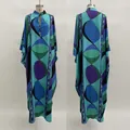 Robe longue élégante à imprimé géométrique avec encolure à nouer pour l'été 2025 - XS / Robes / Bleu