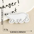 Weißer Eisbär Stickereiaufnäher zum Aufbügeln für Kleidung, Größe 5,8x2,8 cm - Eisbär