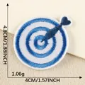 Embroidered blue and white target patch with dart for DIY clothing decoration - 4x4.8cm - Target Board / 4.8x4cm