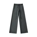 Detailweergave van donkergrijze yoga-broek met wijde pijpen en trekkoord. - S / Bottoms / donkergrijs