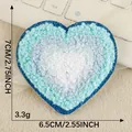 Écusson chenille bleu en forme de cœur, broderie adhésive 6,5x7cm pour vêtements - Cœur Bleu et Blanc Triple Couche (2026.5.15)