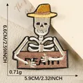 Écusson brodé squelette punk dessin animé accessoire de vêtement DIY avec dimensions - Squelette avec Signe de Mort