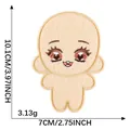 Niedlicher Cartoon-Puppen-Stickerei-Aufnäher 10 cm für DIY und Taschen - Puppenstil 12 (2026.7.25)