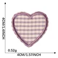 Parche termoadhesivo en forma de corazón con cuadros morados y blancos para ropa 4x4cm - Cuadros Púrpura y Blanco / Adhesivo Termofusible
