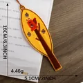 Marque-page brodé en forme de feuille avec écureuil et glands, tons jaunes - Style Écureuil (3)