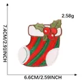Kerstsok borduurpatch met rood-groene strepen en hulstversiering, maat 6,6 x 7,4 cm. - B1R-C-1-1 hotmelt lijm