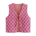 Professionele voorkant van een roze gewatteerde bloemenbodywarmer met gestreepte voering - S / Tops / Roze Print