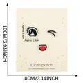 Set de mini parches bordados termoadhesivos de cara guiñando en tarjeta de 8x10cm - Estilo Emoji 05